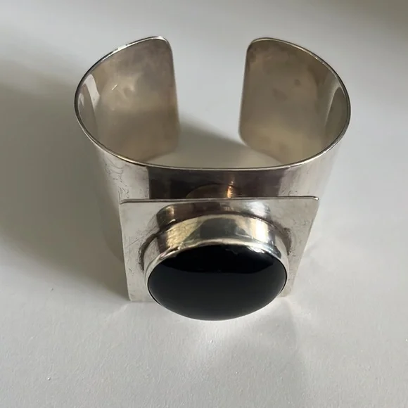 Mary Kay Sterling Silver Vintage Modernist Onyx Cuff Bracelet - Picture 14 of 17